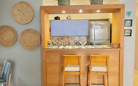 Lindo apartamento 2 quartos 200m da praia c/ AC